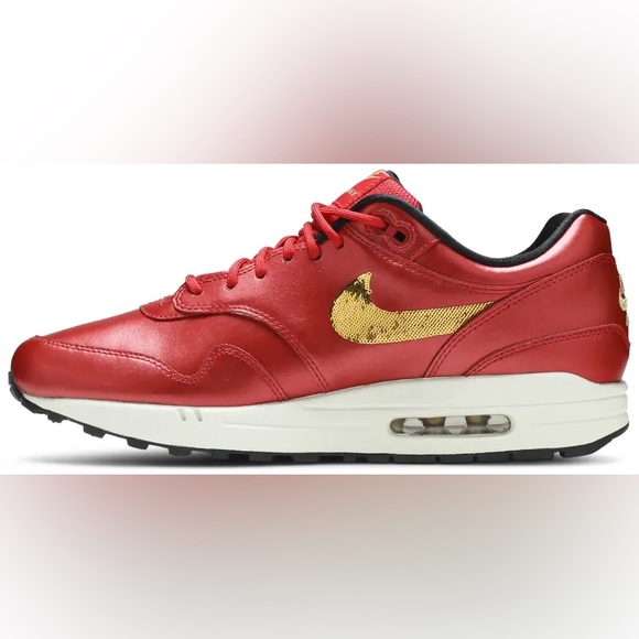 Nike WMNS Air Max 1 University Red/ Metallic Gold - Picture 2 of 5